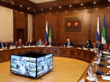 Основой бюджетной политики в ближайшие три года остается обеспечение сбалансированности бюджетной системы Коми - Владимир Казаков
