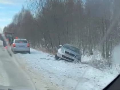 В Ухте пьяный водитель выехал на встречку, врезался в ГАЗ и съехал в кювет