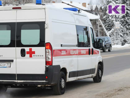 В центре Сыктывкара мужчина выпал из окна