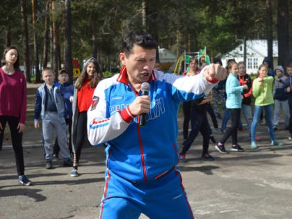 Анатолий Чиканчи провёл зарядку в «Мечте»