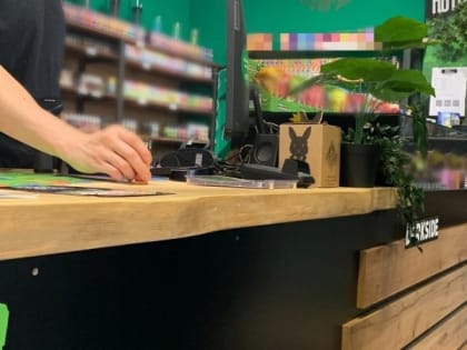 "Маму просила купить": школьники Коми рассказали, где берут вейпы
