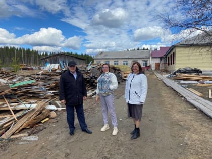 «Единая Россия» провела мониторинг ремонта трех школ Корткеросского района