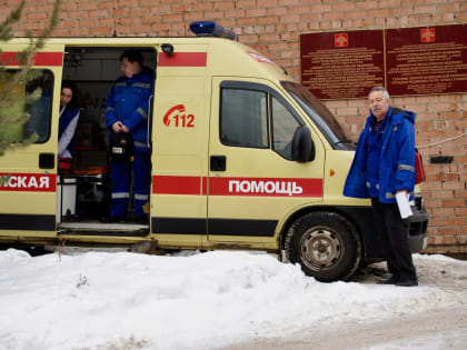 В Ухте медики скорой экстренно сделали укол в кость 70-летней пациентке и спасли ей жизнь