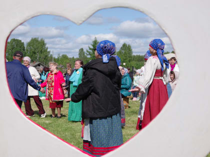 В поселке Заозерье состоялся праздник национальных культур «Хоровод дружбы»