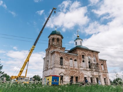 Жители Коми помогают восстанавливать храм деньгами, стройматериалами, крупой и физической силой