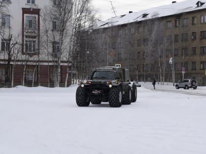 Льготники Инты пересели на снегоболотоход