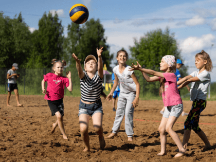 Летние дворовые игры: пионербол