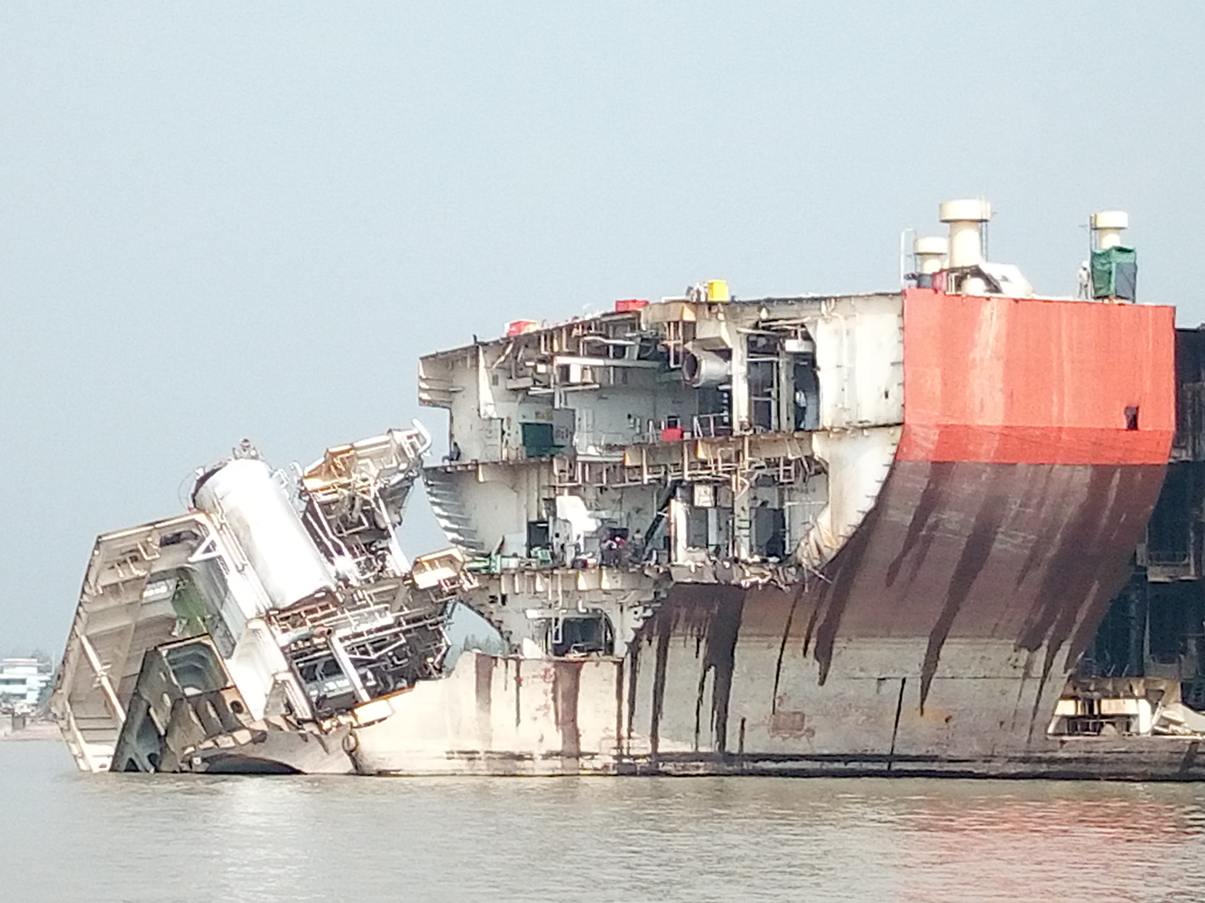 Chittagong ship breaking yard tour (1-Day) - Image 5
