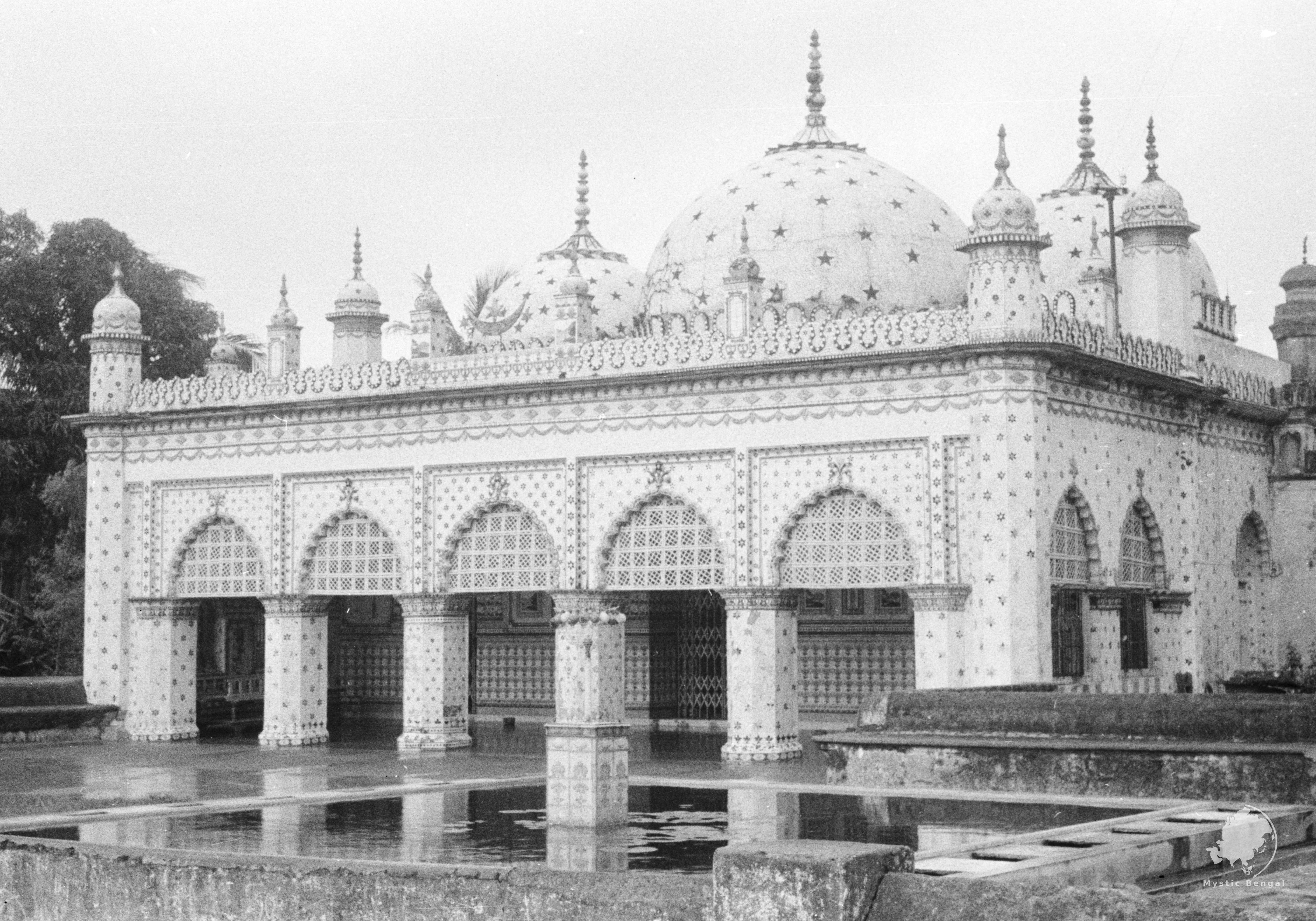 Star Mosque in Old Dhaka with decorative star motifs and detailed ornamentation