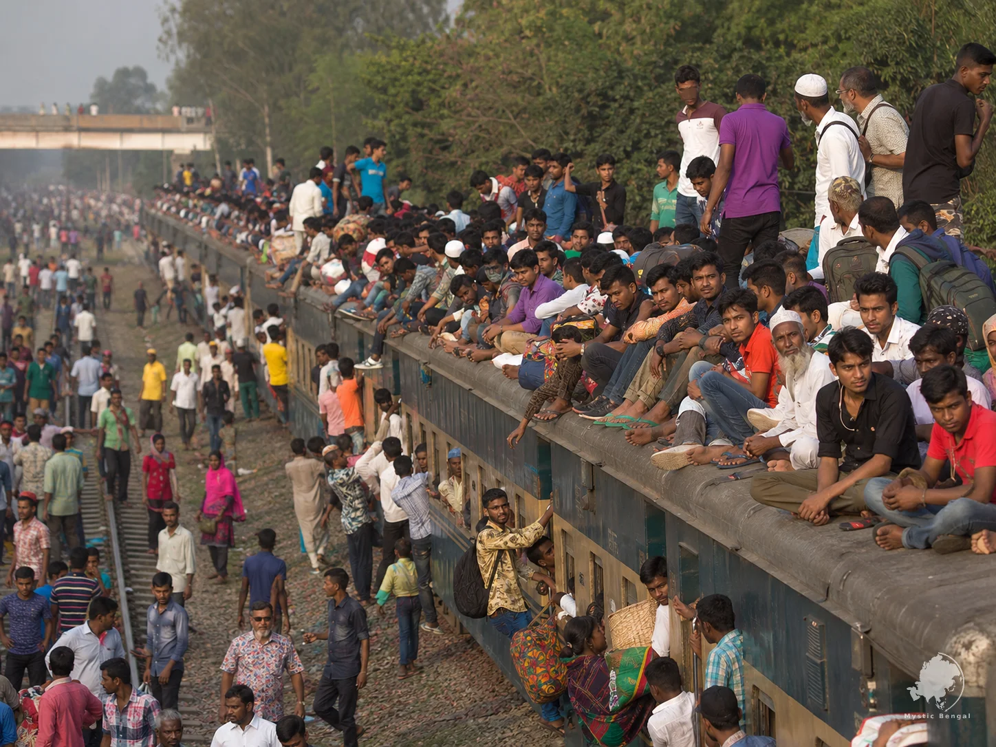 People going back to home duirng eid in bangladesh