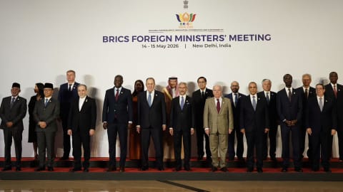 Why Modi‑Jinping’s Handshake at BRICS 2026 Matters: Trade Deficits, Rare Deals & Shifting Power
