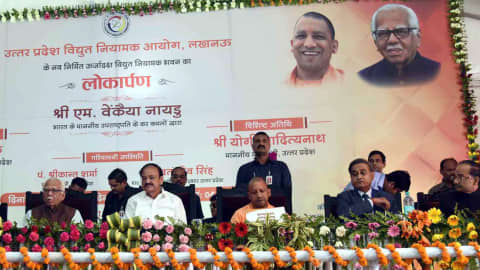 UP में 10 सीनियर IAS के तबादले: आशीष गोयल‑अनिल कुमार को हटाने का बड़ा कदम
