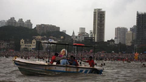 Last Man in Line at Lalbaugcha Raja: How Mumbai’s Ganesh Visarjan Crowd Went Viral