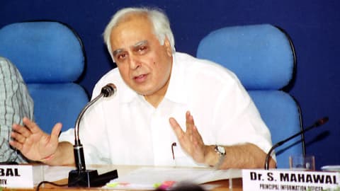 Kapil Sibal ने उठवलेला प्रश्न: निवडणुकीचा खरा उपयोग काय?