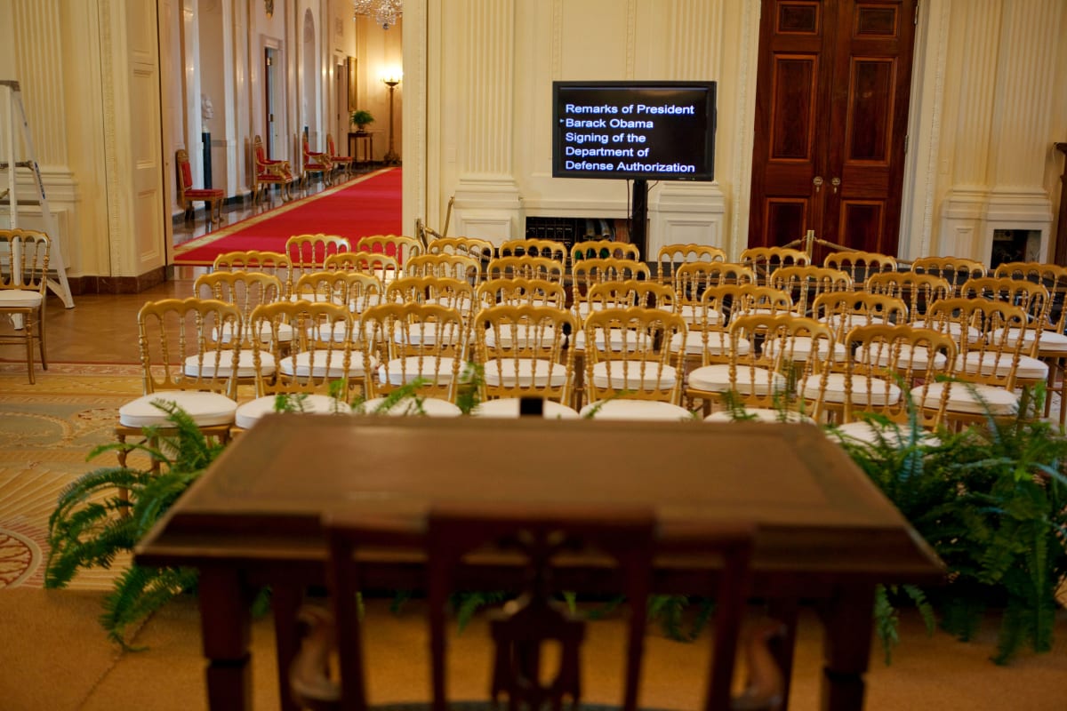 Former White House Teleprompter Operator Fined for Betting on Trump’s Speeches