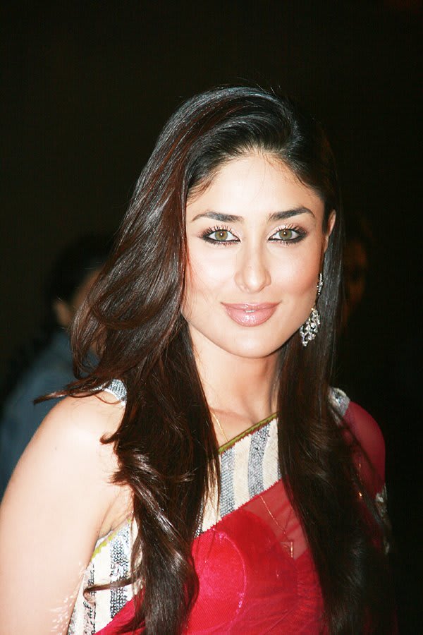 When Fashion Becomes a Battlefield: Kareena’s Outfit Silence, Kriti’s Row, and Meghna Gulzar’s Call for Decency
