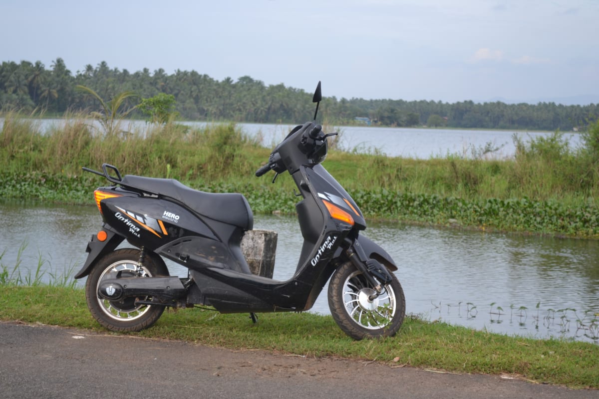 Simple Wave Electric Scooter Debuts with 243 km Range at ₹50,000 – What It Means for India’s EV Two‑Wheeler Market
