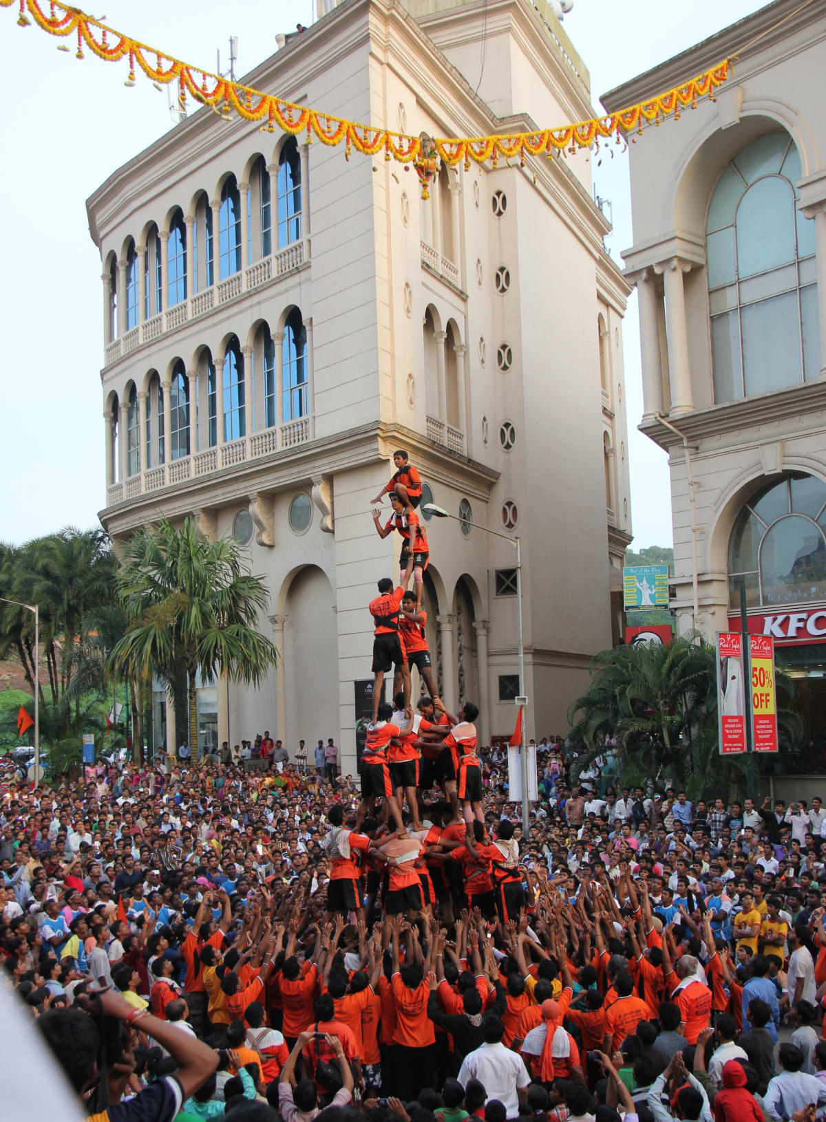 Tragedy Strikes Dahi Handi: One Dead, 42 Injured as Human Pyramids Topple in Maharashtra