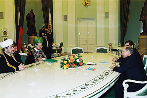 Putin Calls Ukraine Situation ‘Difficult’ in Kremlin Meeting with U.S. Envoys