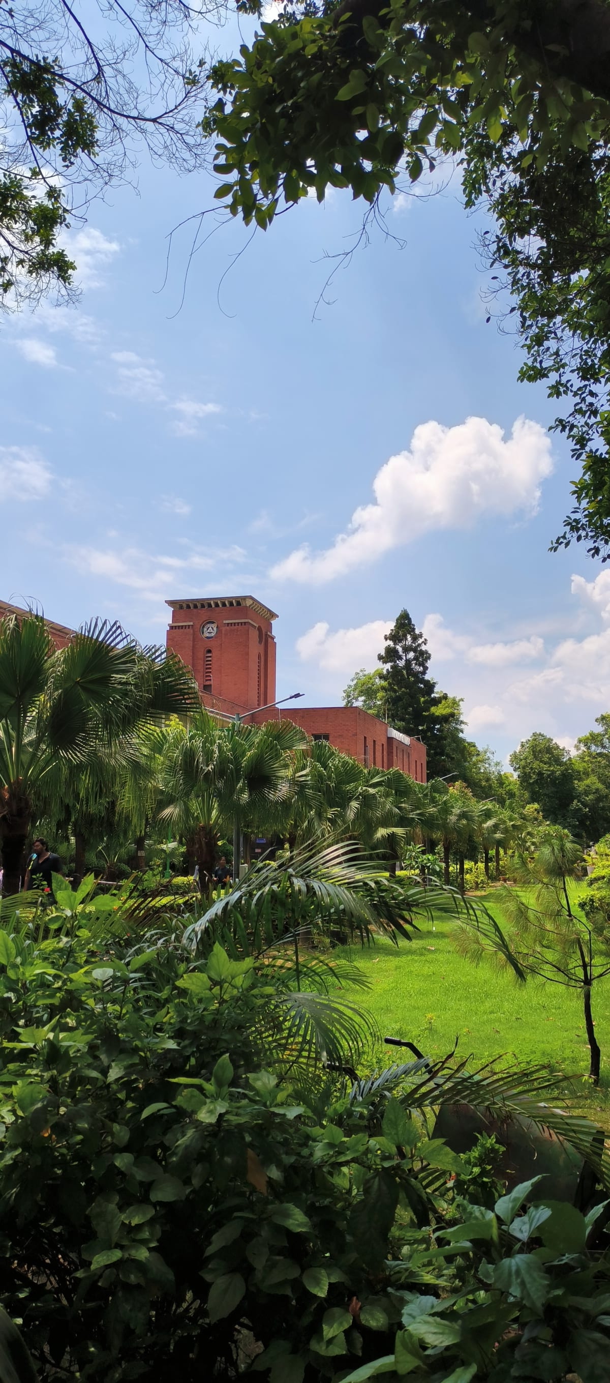 Ashneer Grover Calls for ₹20,000 Crore Boost to Make Delhi University World‑Class