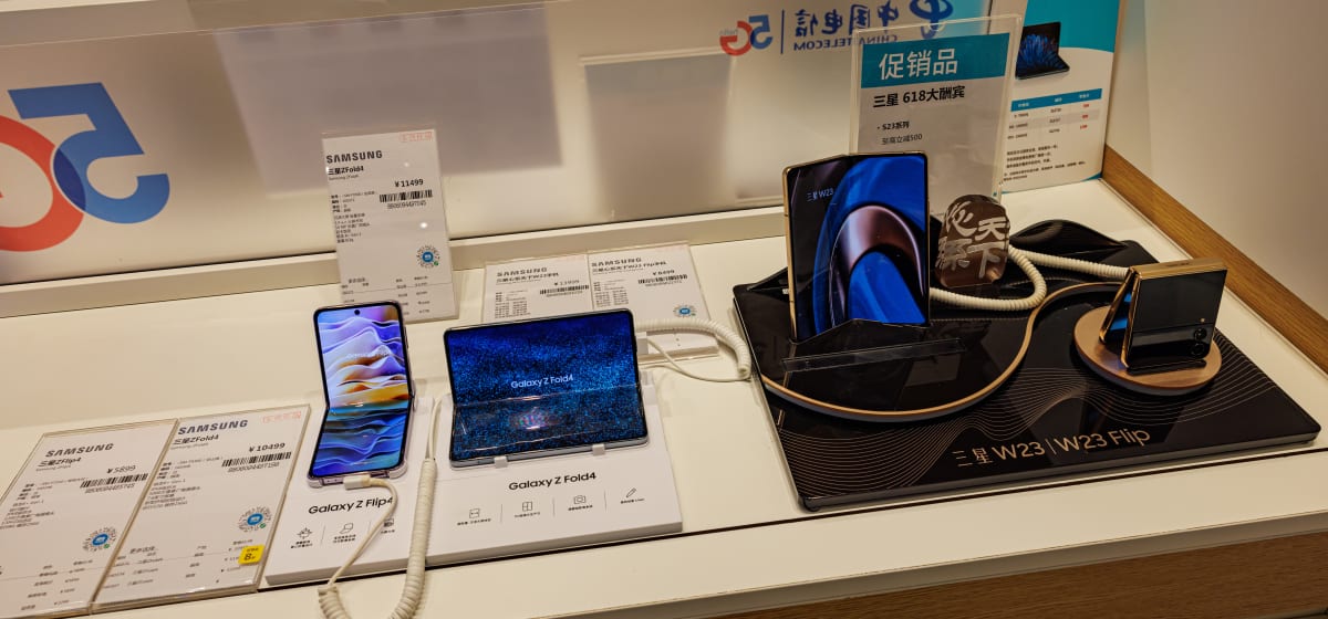 Did a Former Apple Executive Join Samsung? The Viral Galaxy Fold 8 Promo Sparks Debate