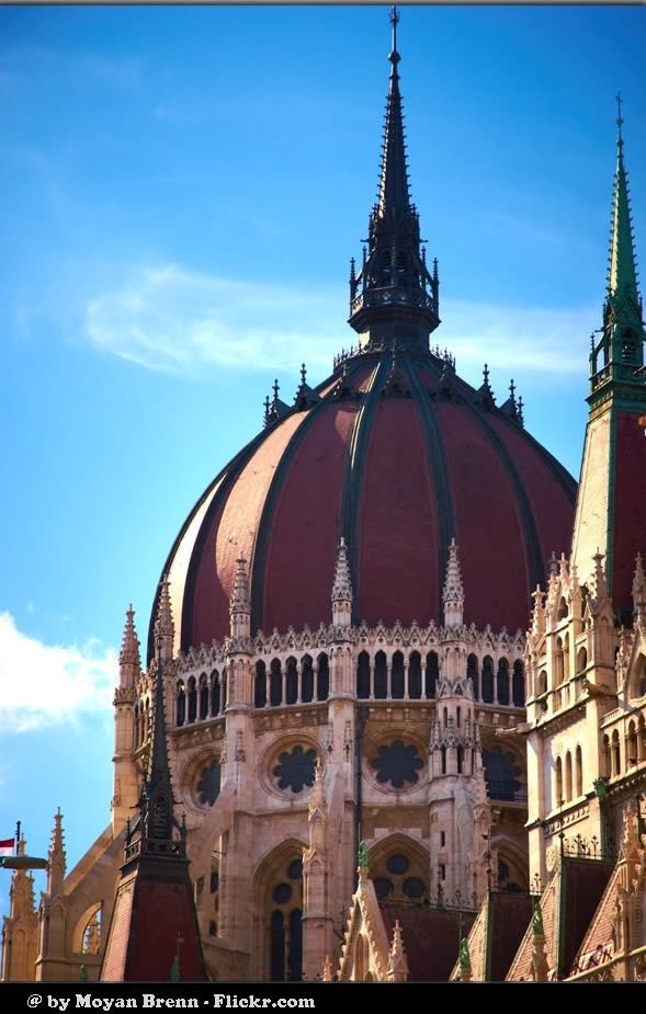 Meloni’s Education Overhaul: Caps on Foreign Students and a School Niqab Ban Spark Nationwide Debate