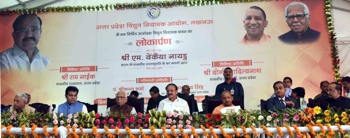 UP में 10 सीनियर IAS के तबादले: आशीष गोयल‑अनिल कुमार को हटाने का बड़ा कदम