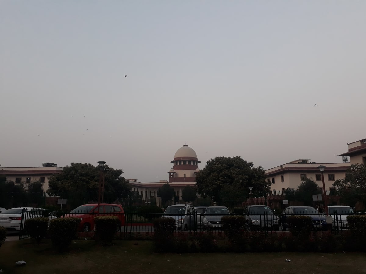 सुप्रीम कोर्ट ने कहा: बिना लिखित कारण की गिरफ्तारी अब illegal – पुलिस पर कार्रवाई अनिवार्य