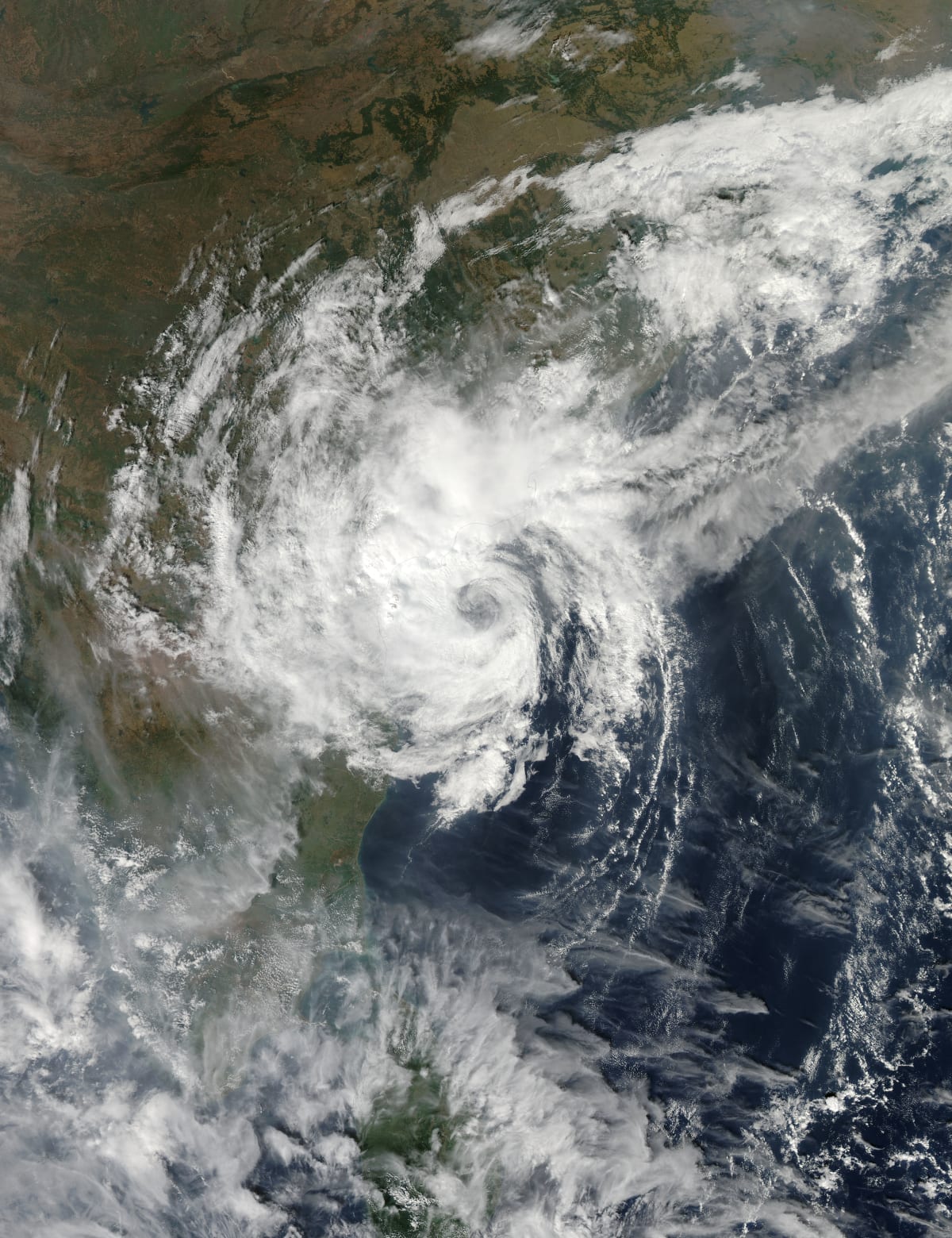 Deep Low‑Pressure Surge Near Kalingapatnam Triggers Heavy Rain Forecast for West Bengal