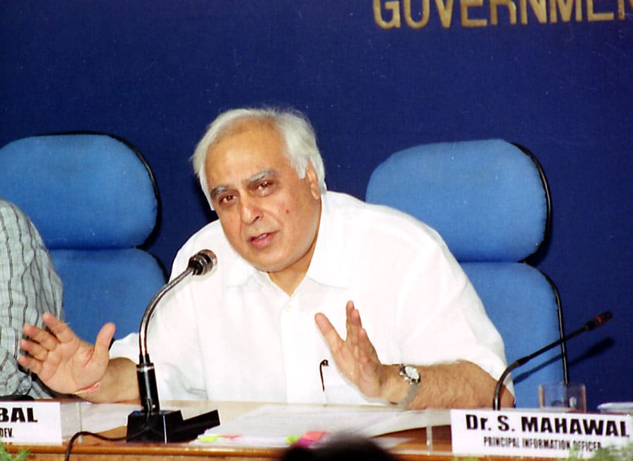 Kapil Sibal ने उठवलेला प्रश्न: निवडणुकीचा खरा उपयोग काय?