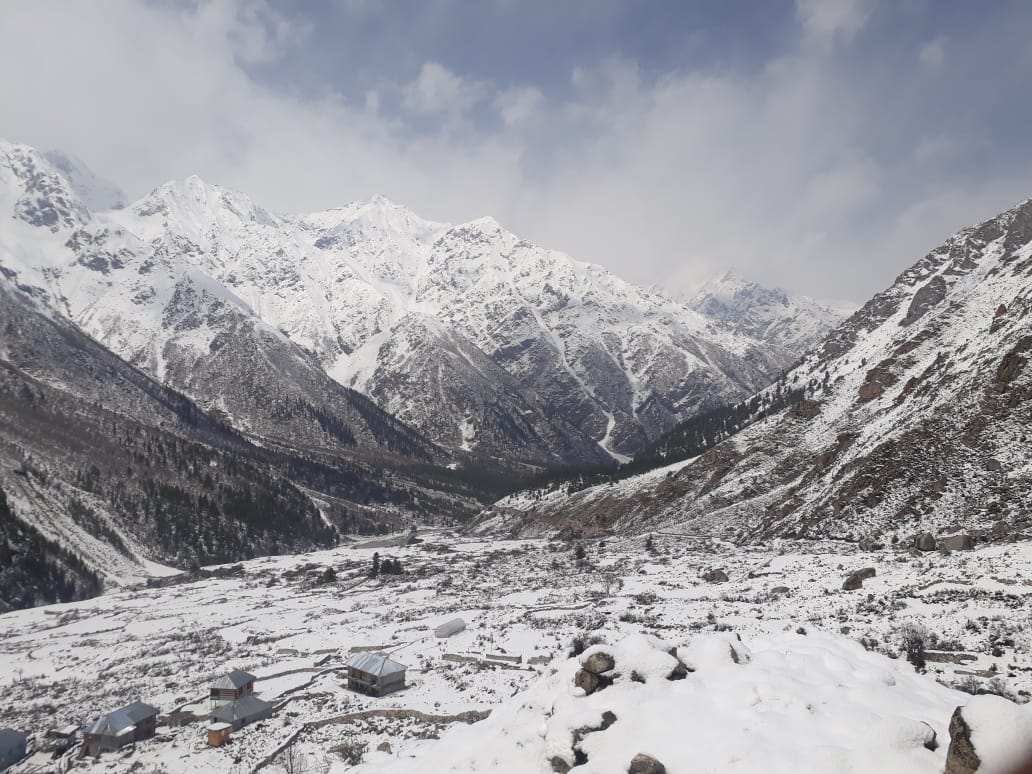 First Snowfall Blankets Kinnaur and Hemkund Sahib – A Winter Spectacle Unfolds