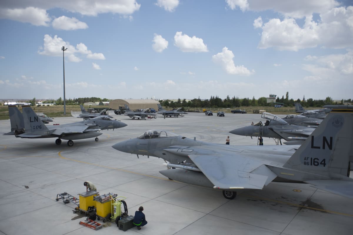 Security Breach at UK Air Base: Men Arrested, Homes Evacuated Amid US‑Air Force Standoff