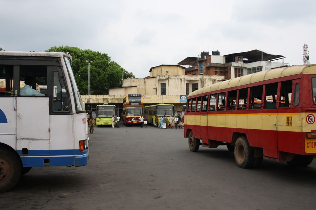 Kerala’s Bus Race: 10‑Minute Gaps Prompt GPS Crackdown from Nov 1