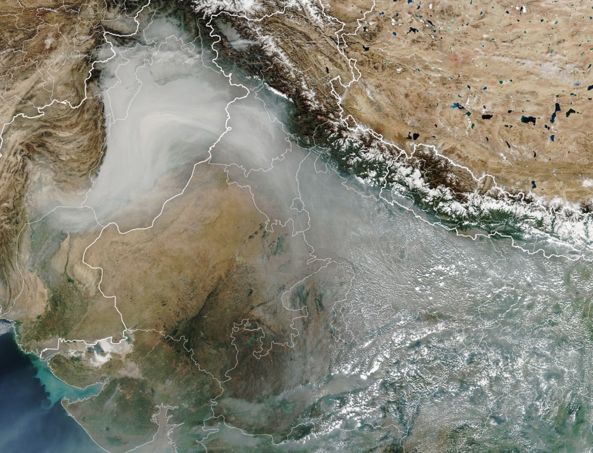 Delhi-NCR Under Red Alert: Western Disturbance Triggers Torrential Rain and Urban Flooding