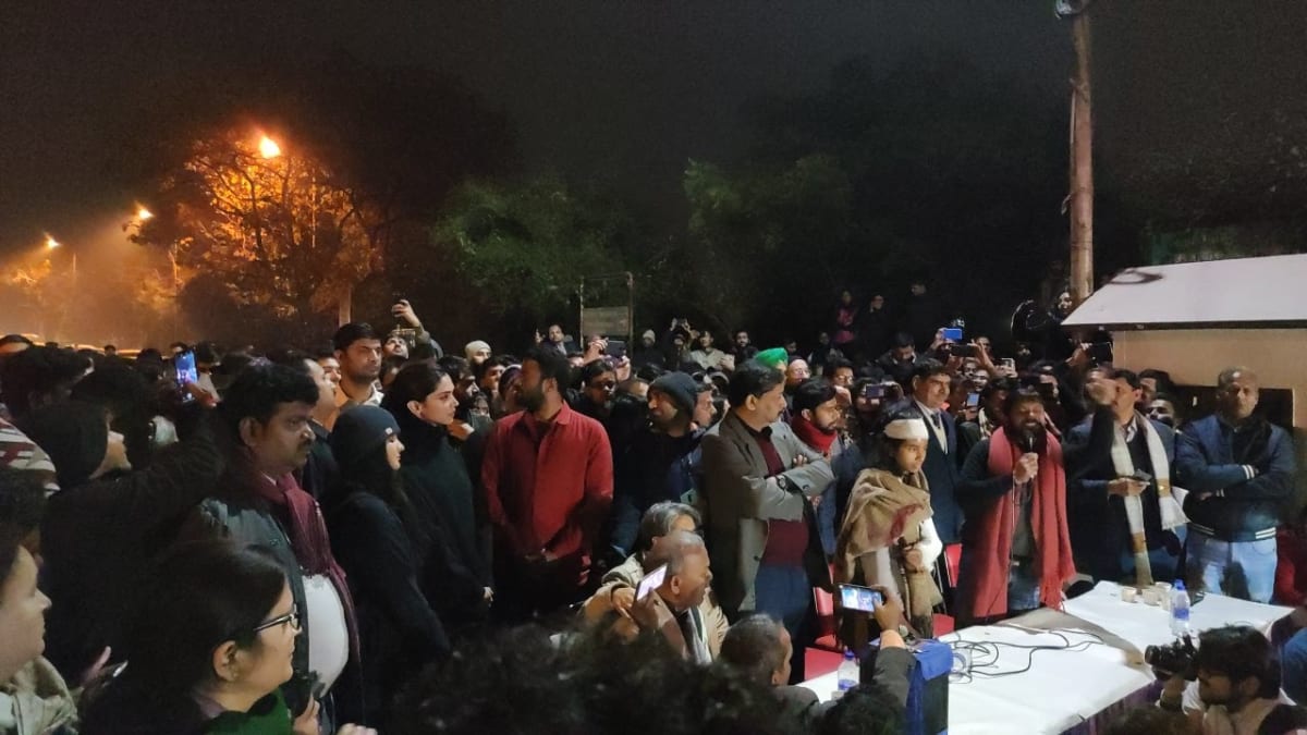 JNU प्रोफ़ेसर और कांग्रेस MP अकोइज्म के बयान पर यौन उत्पीड़न केस में ‘कोई रिपोर्ट नहीं, अपील का कोई मौका नहीं’