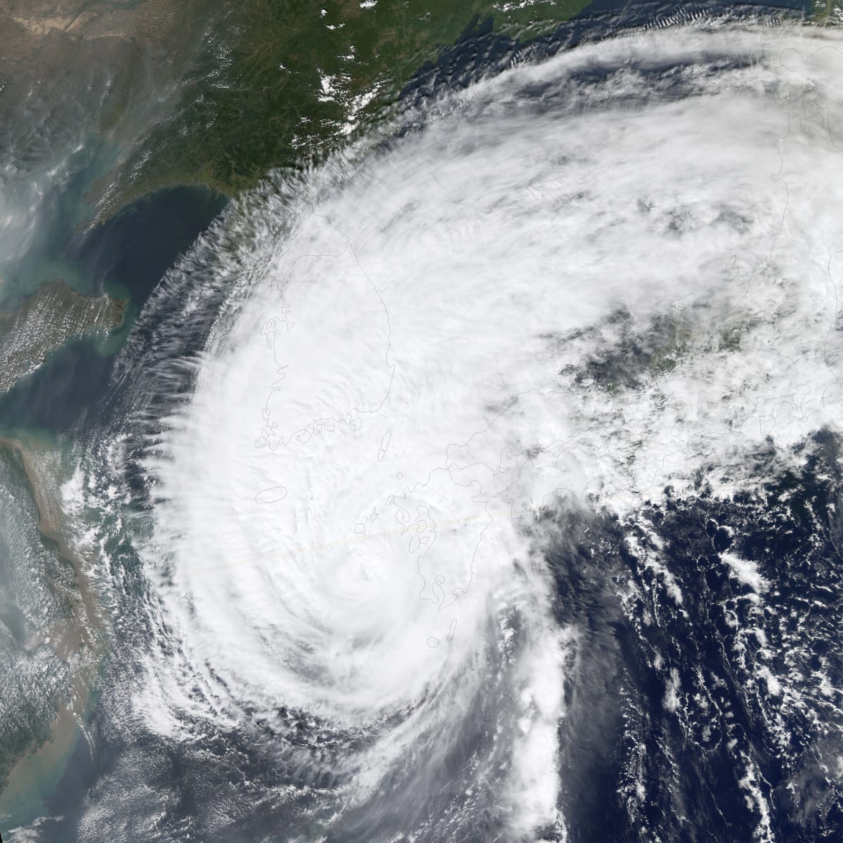 Typhoon Chaan‑Pi Rages: 20‑Foot Waves & 227 km/h Winds Threaten Taiwan