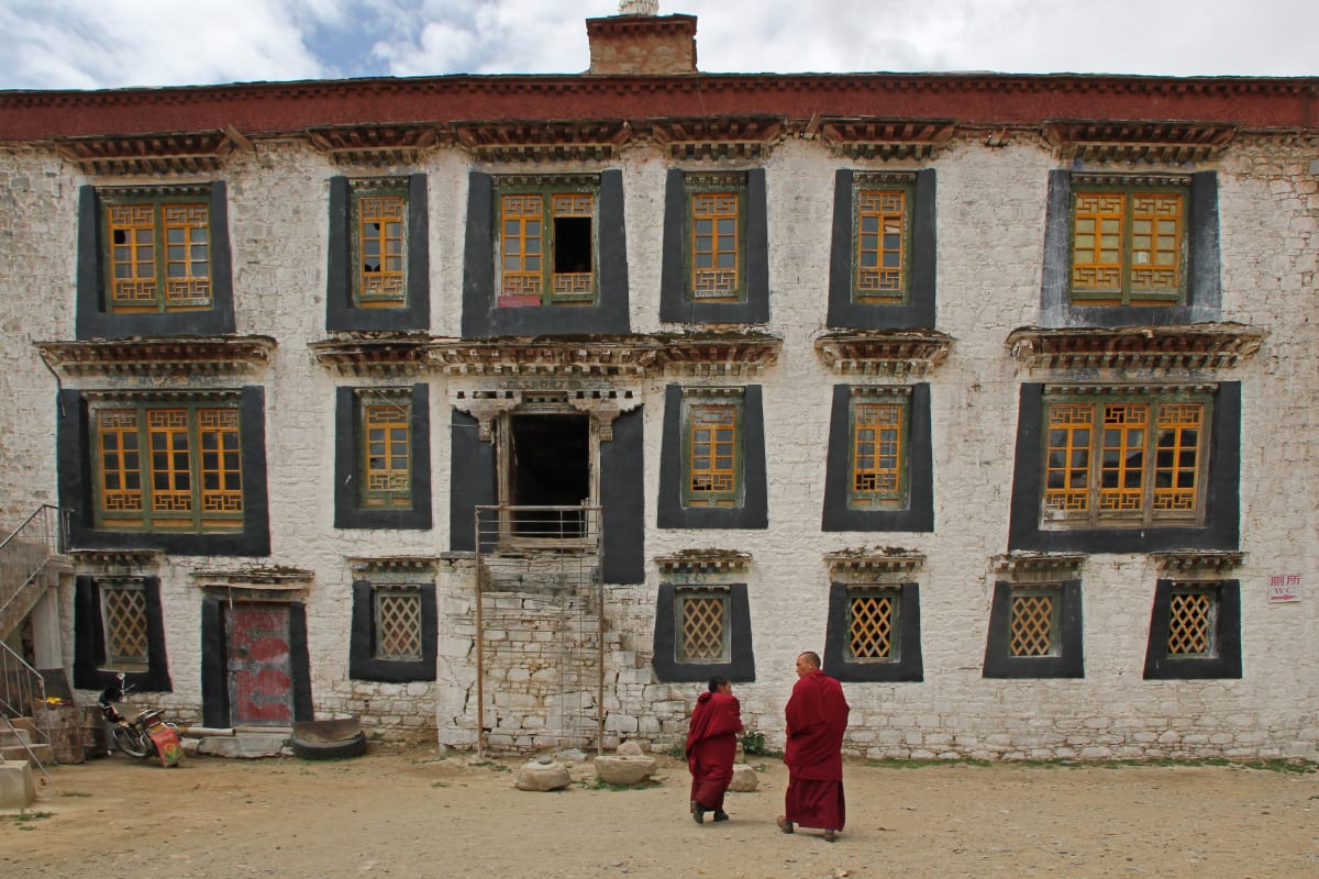 Tibet Quake Shakes Himalayan Region: Over 300 Homes Flattened in Seconds