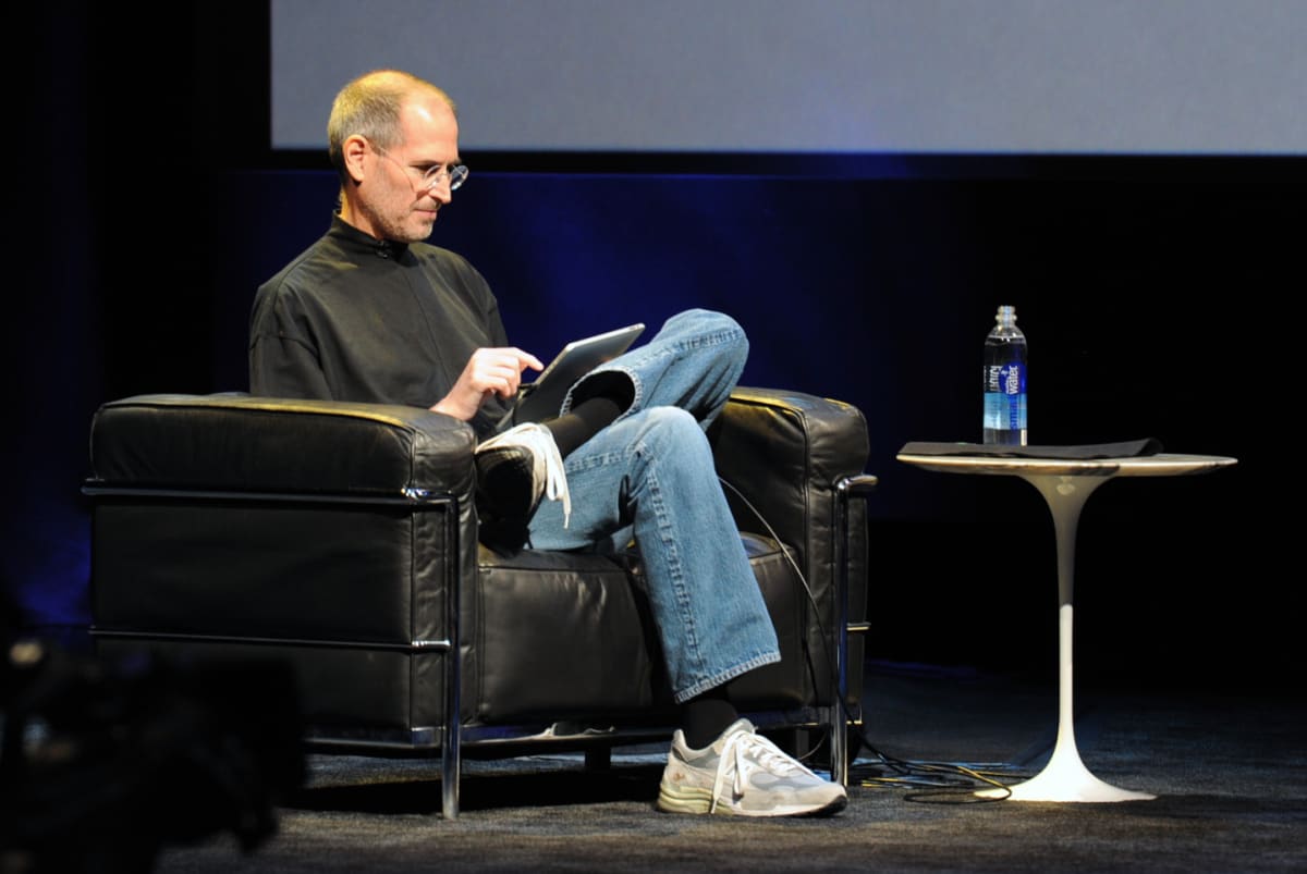 Apple's iPhone Duo Launches in Mexico: Hype, Sell‑Outs and Market Implications
