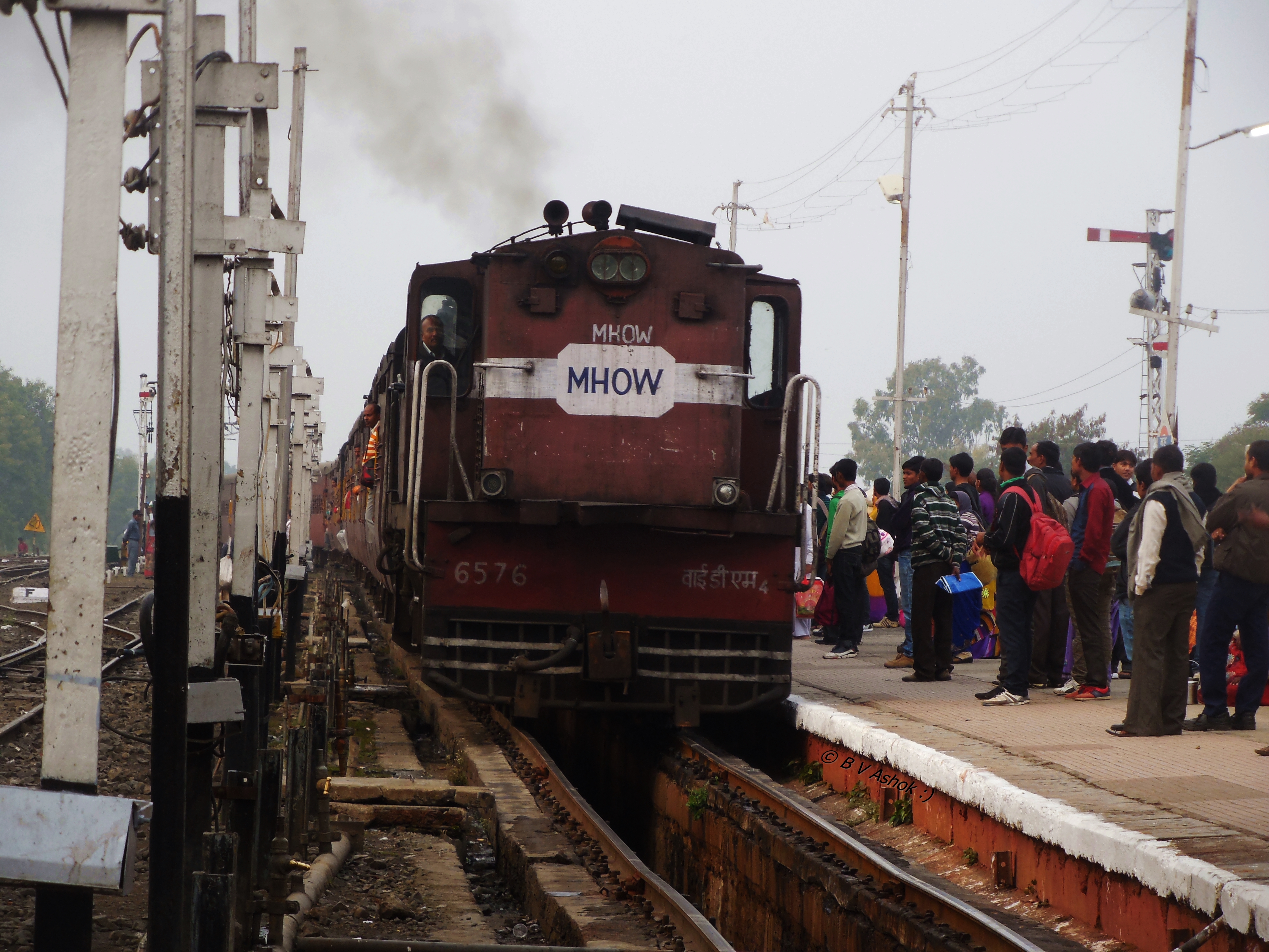 Varanasi ghats train arrival
