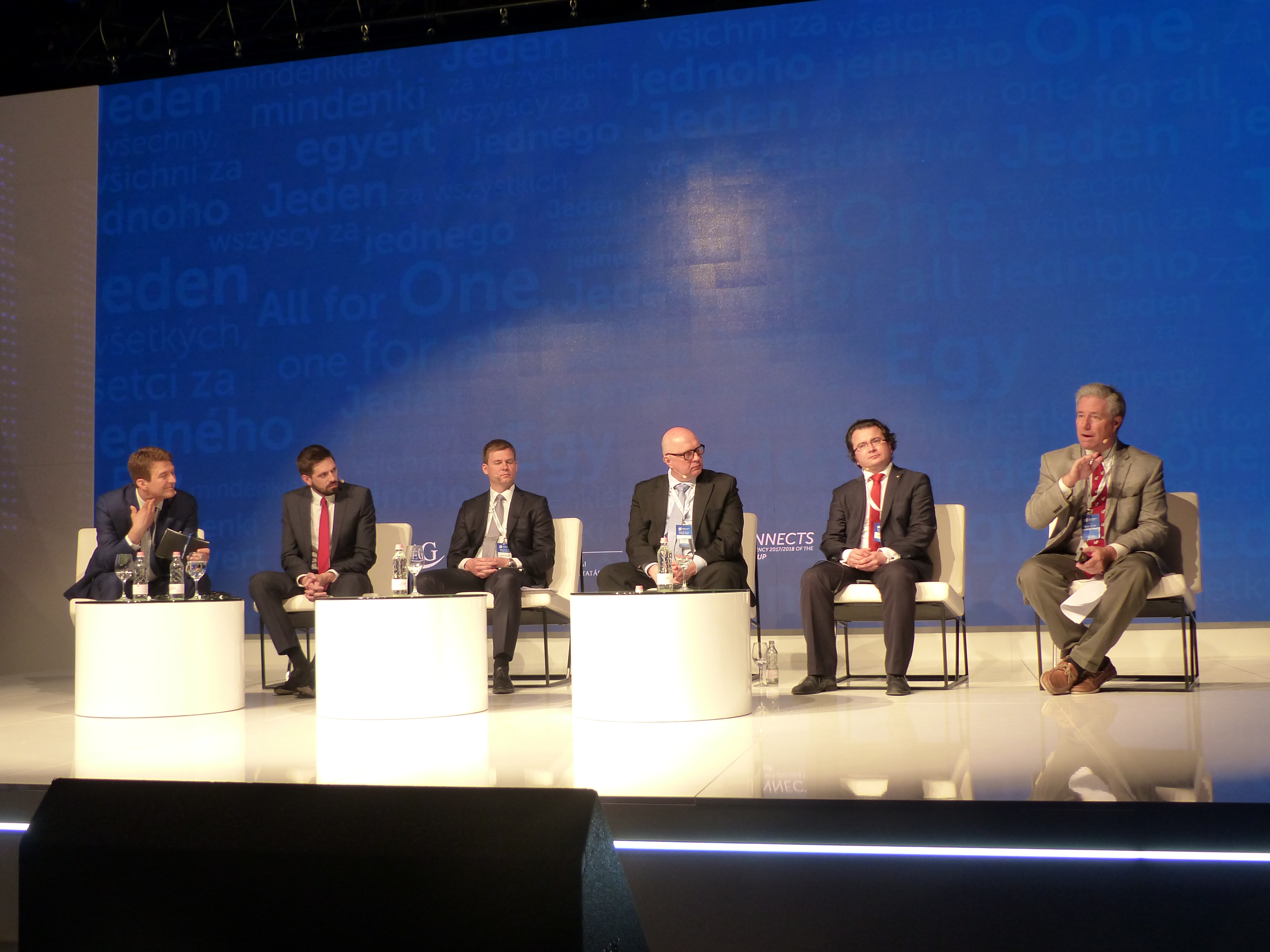 V4 foreign ministers group photo