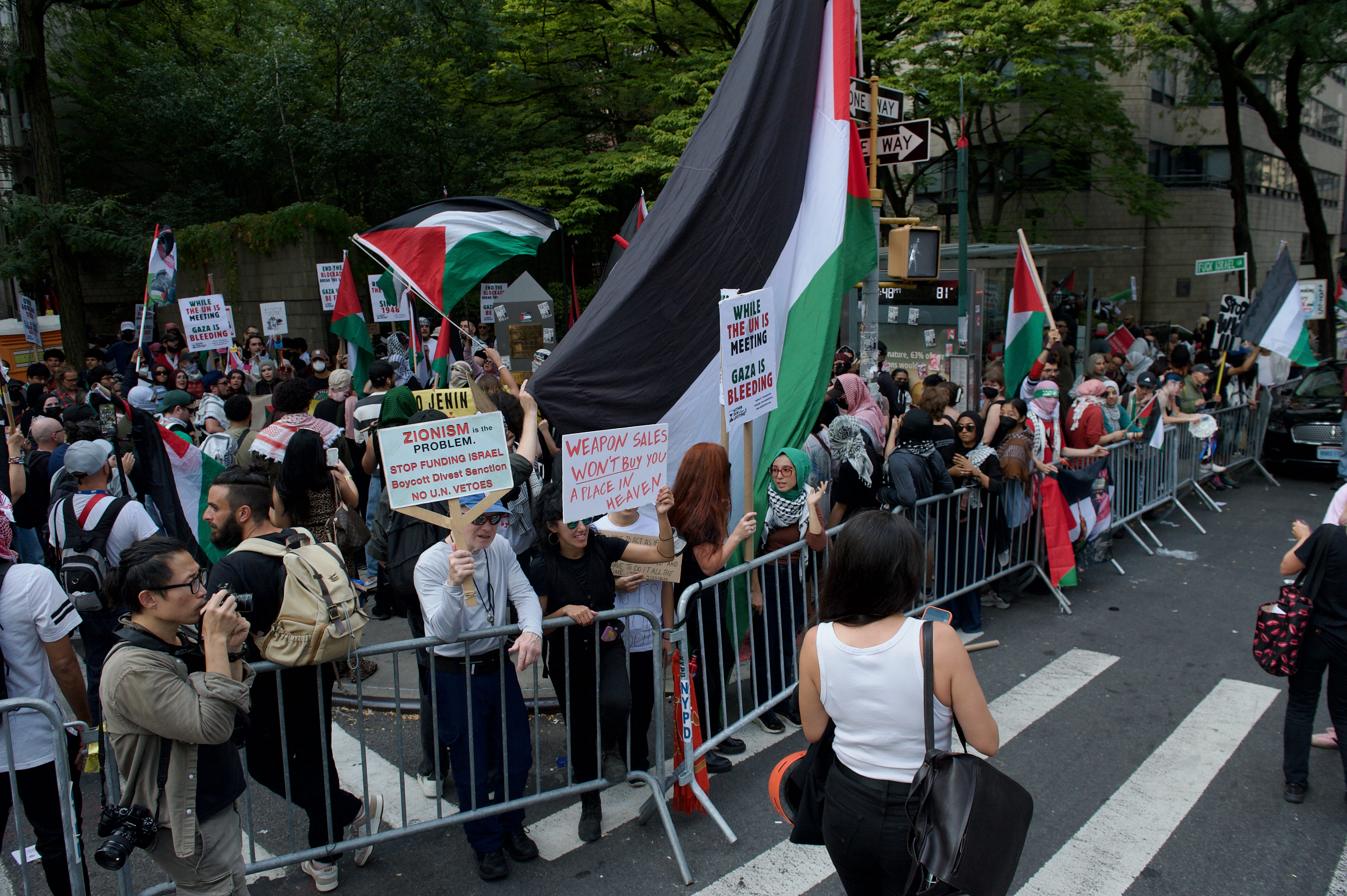 UN delegates exiting in protest