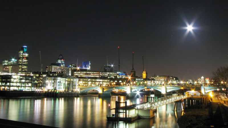 London Thames moonrise