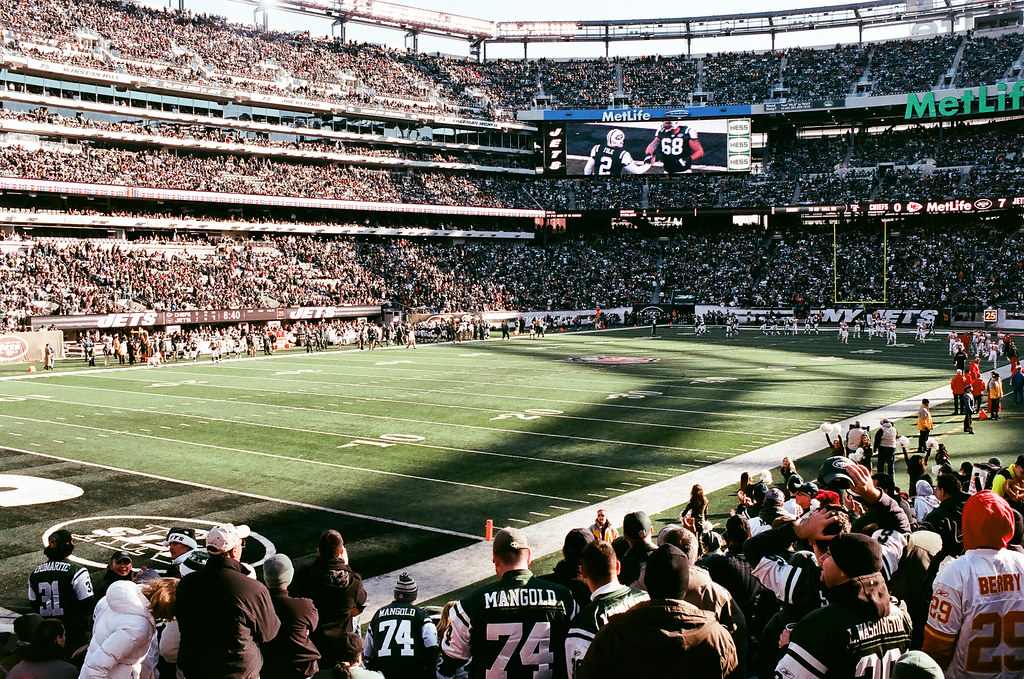 Eagles Rams sidelines medical staff