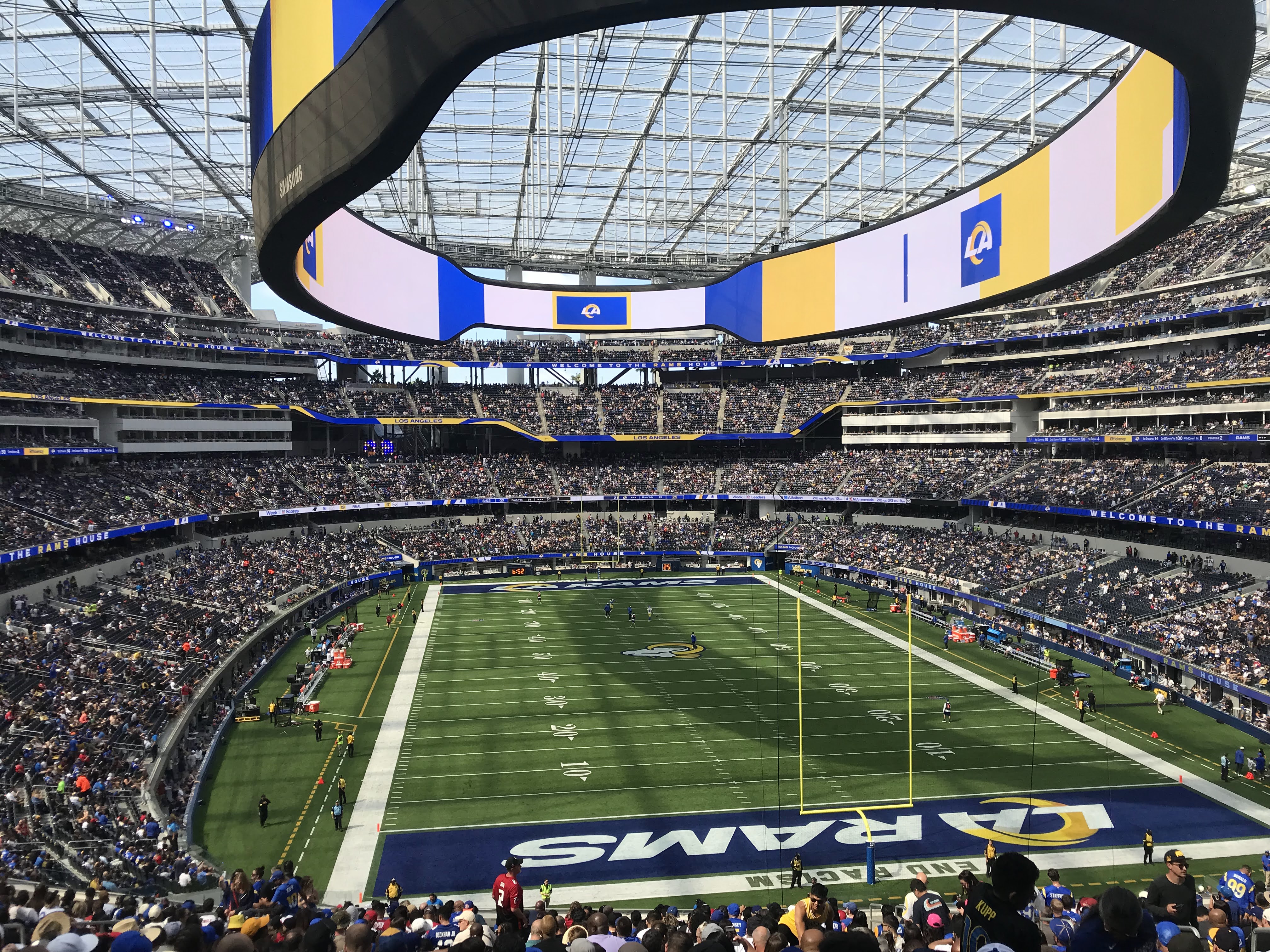 Bills Rams halftime crowd