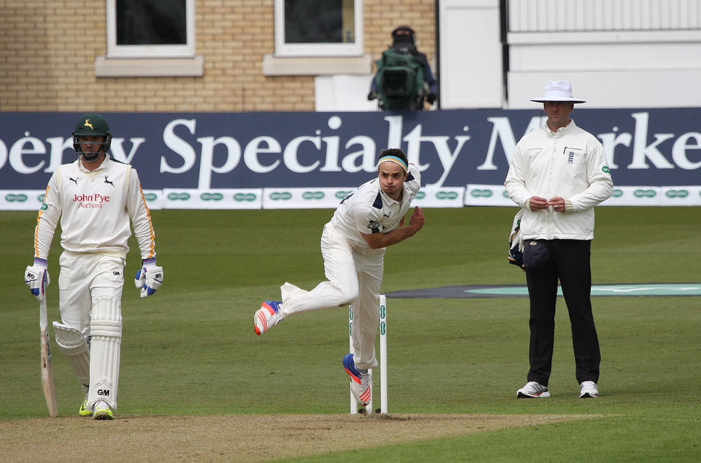 Liam Plunkett bowling action