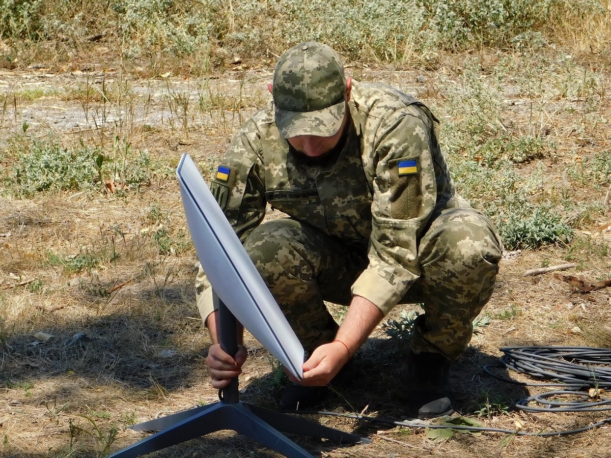 Ukrainian soldiers using Starlink
