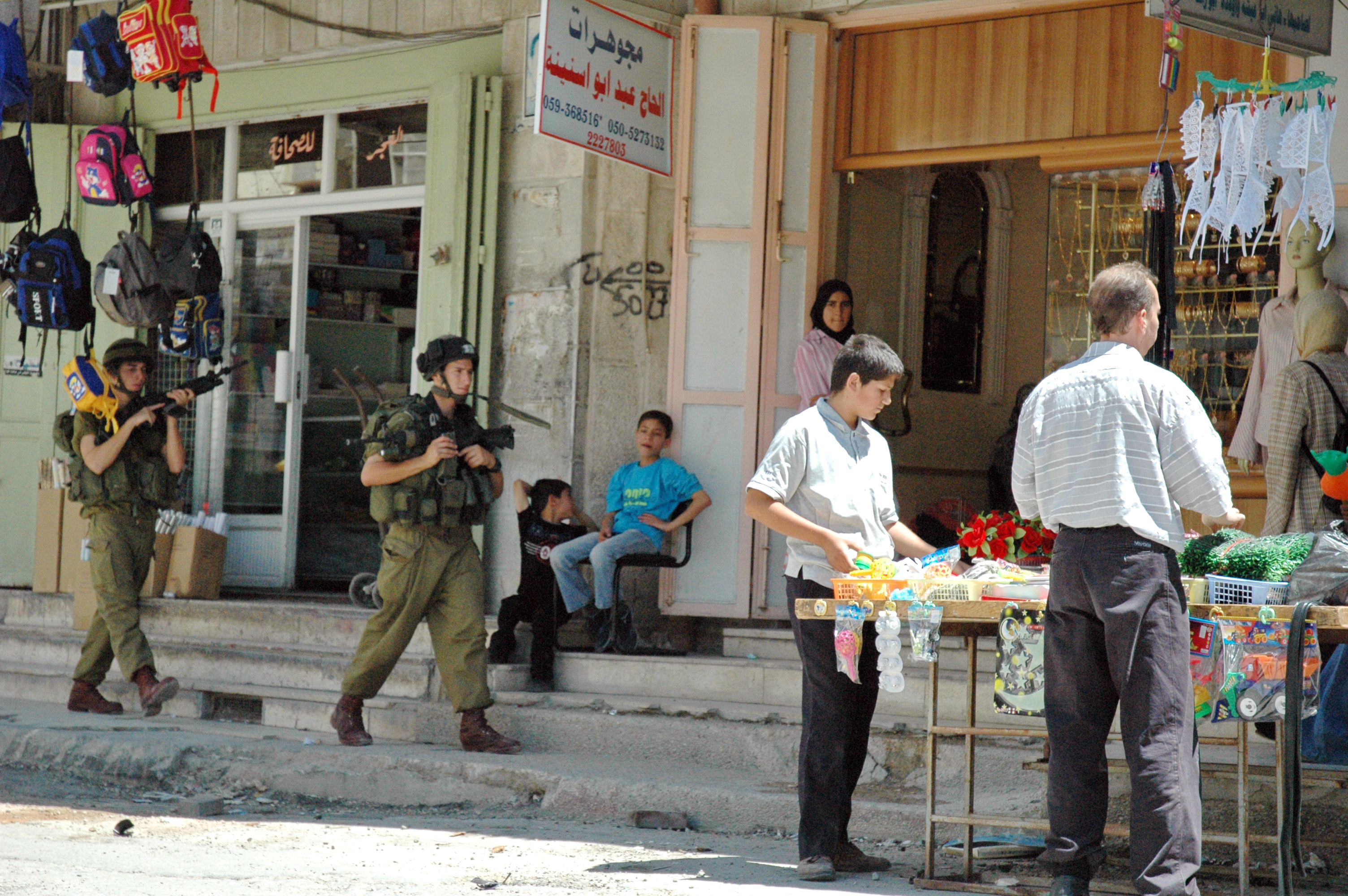 Israeli forces Hebron raid 2026