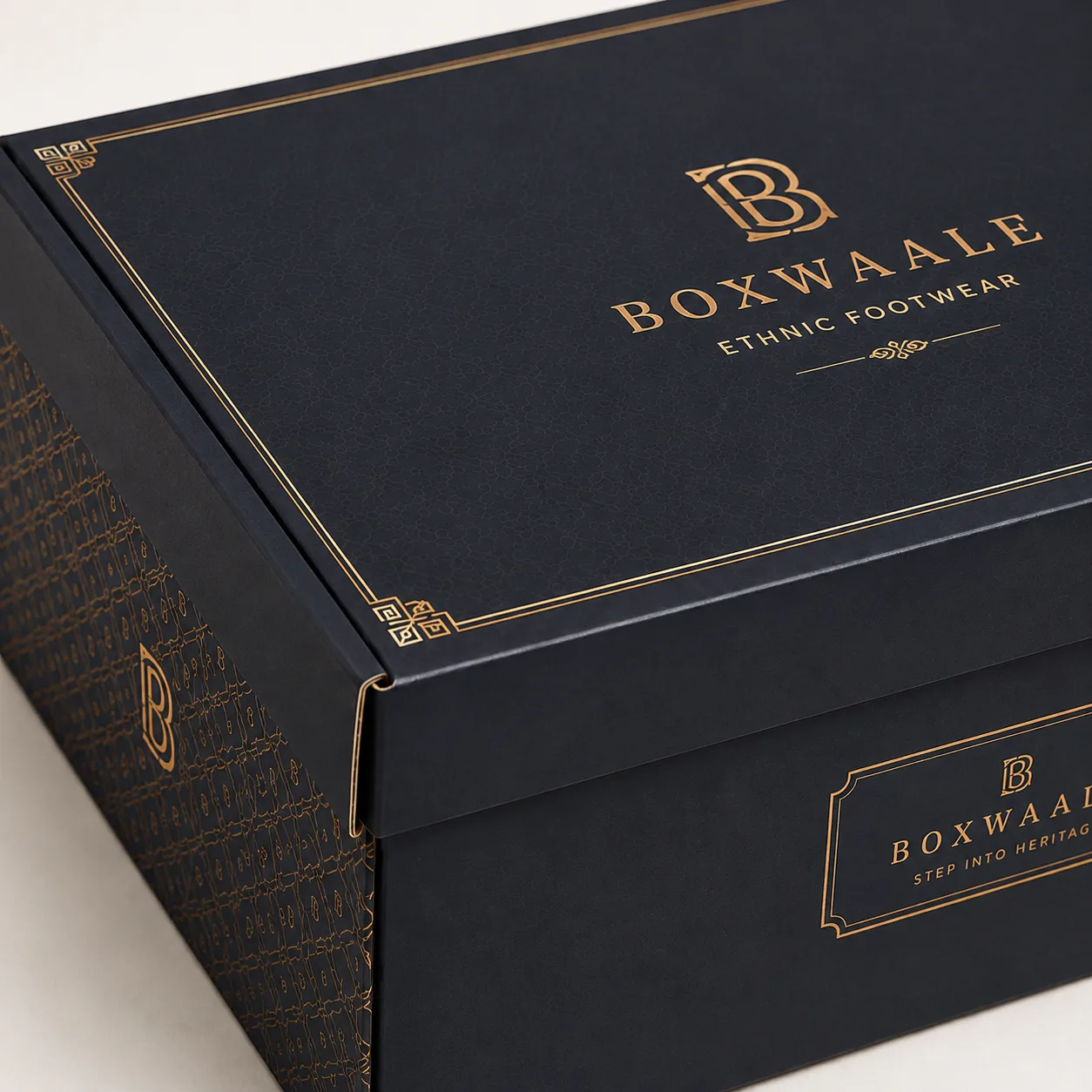Side Profile of 16x12x6 inch printed boot box by Boxwaale