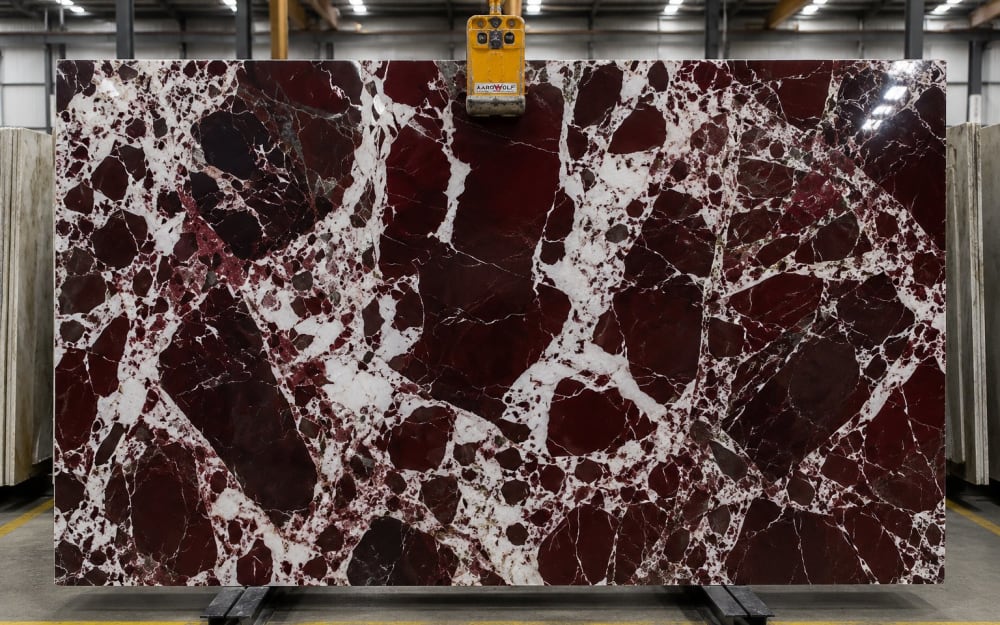 Elazığ Cherry (Visne) marble — polished slab surface showing White coloring. Origin: Turkey (Elazığ). Hardness: 3 Mohs. Acid sensitivity: high.