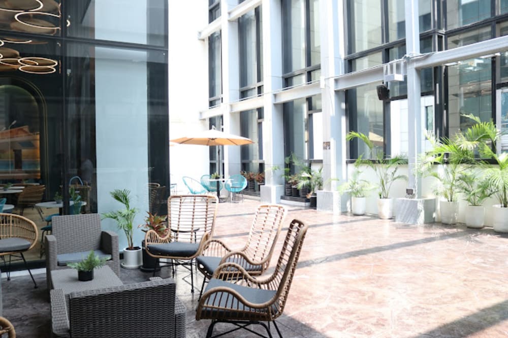 KMC Armstrong Corporate Center